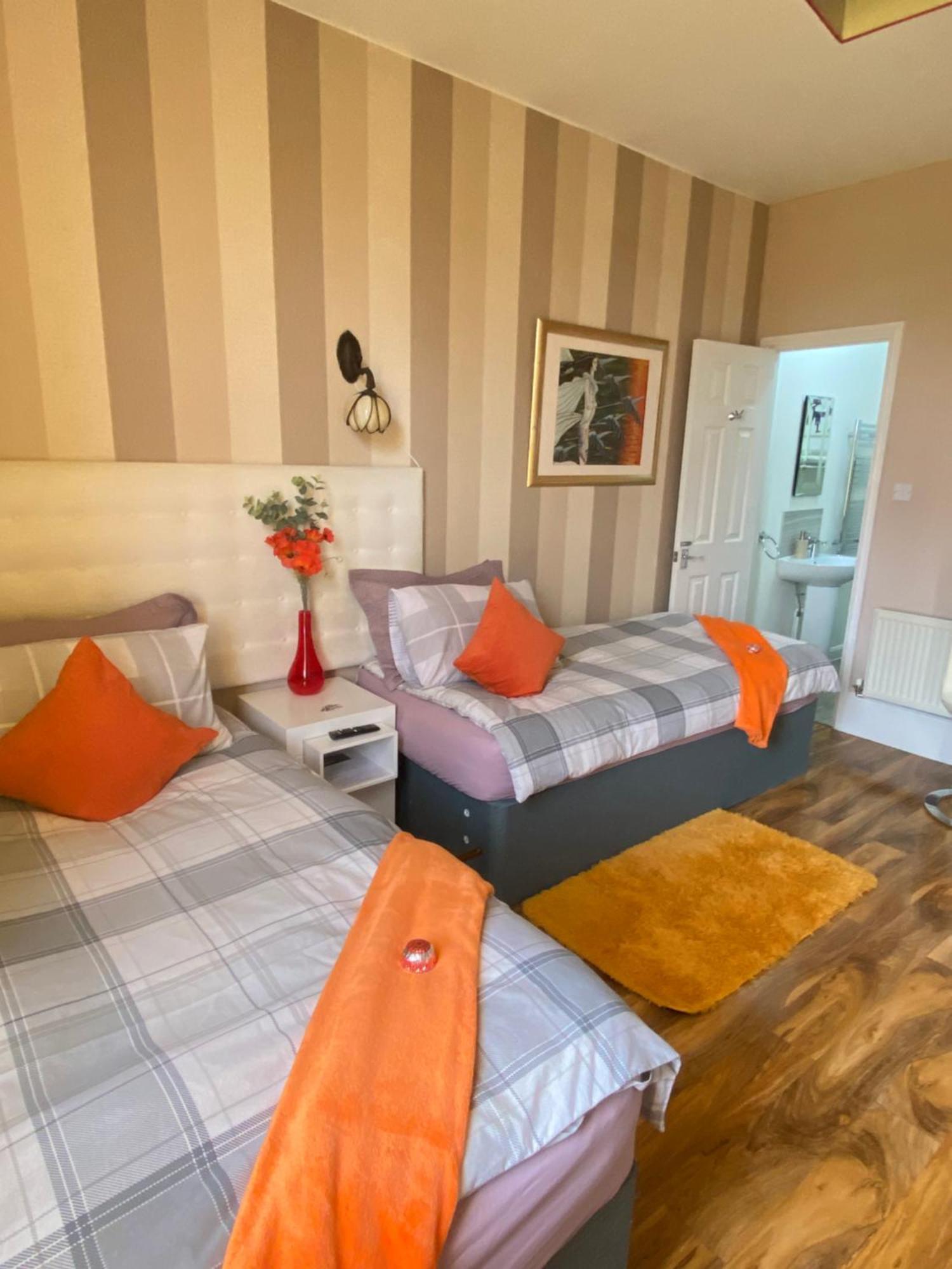 Upton Country Park Guest House نورث هامبتون المظهر الخارجي الصورة